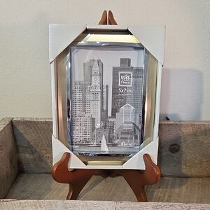 New in package market and home five by seven gold and silver frame